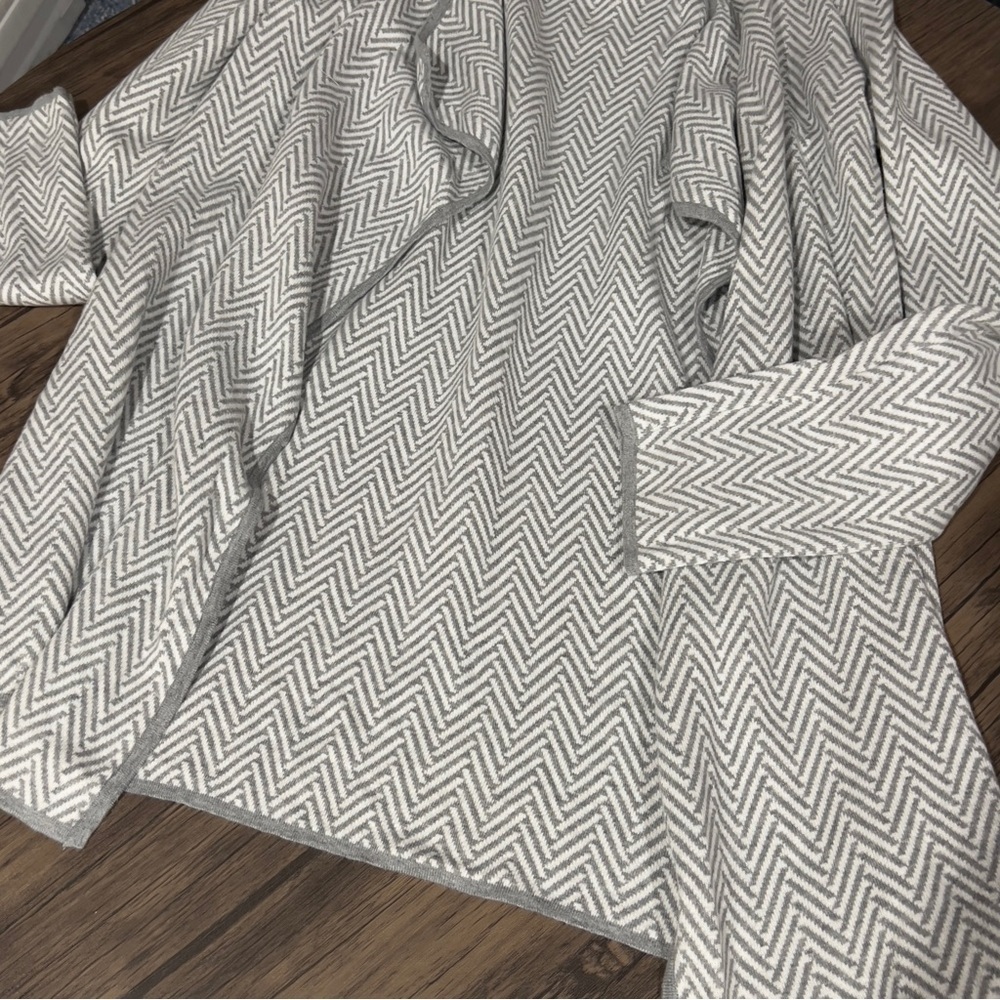 VINCE CAMUTO Cardigan. Women’s Herringbone Gray/White L Long Sleeve